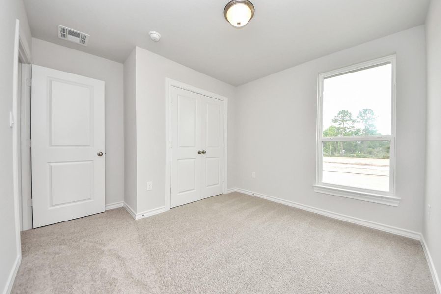 Spacious, unfurnished interior of a new home in The Enclave at Spring Branch, Conroe (Image 28).