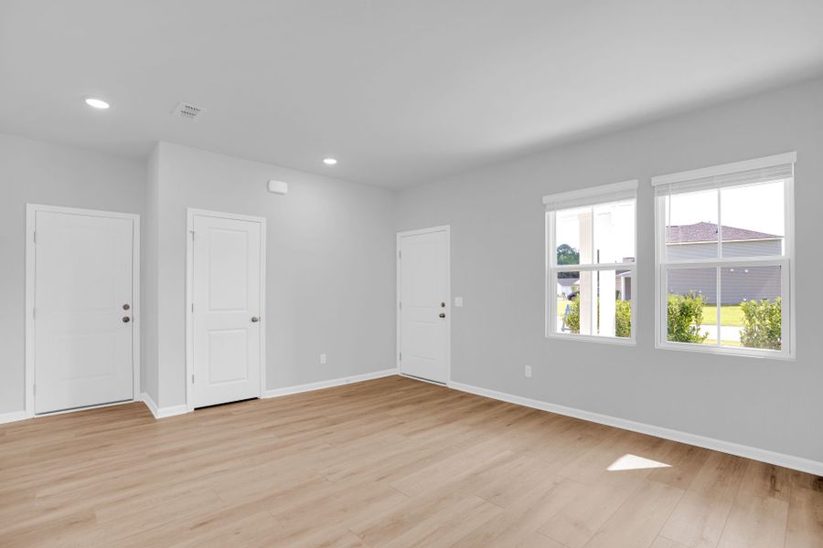 Spacious, unfurnished interior of a new home in Bradford Pointe, Summerville (Image 13).