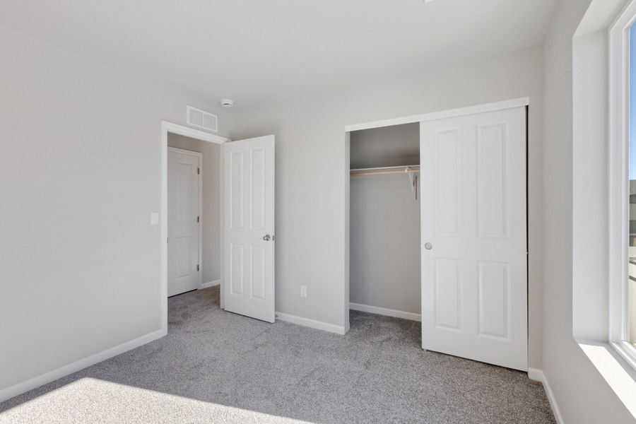 Spacious, unfurnished interior of a new home in Spring Valley, Greenwood Village (Image 21).