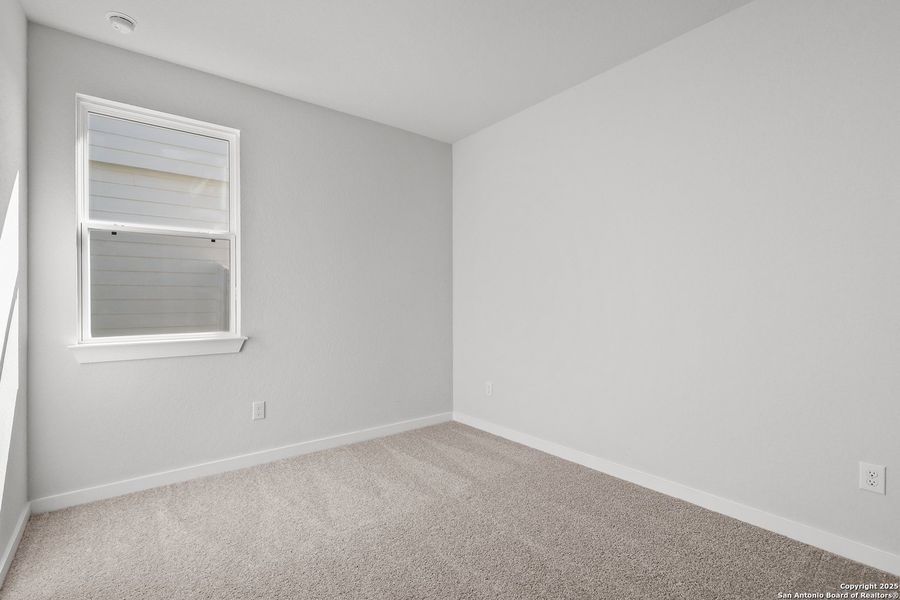 Spacious, unfurnished interior of a new home in Cinco Lakes, San Antonio (Image 19).