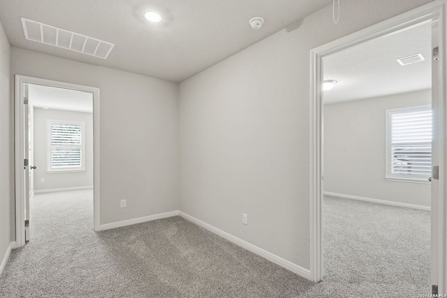 Spacious, unfurnished interior of a new home in Fox Falls, Boerne (Image 25).