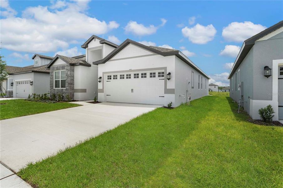 Exterior details and patio area of a home in Gum Lake Preserve, Lake Alfred (Image 2).