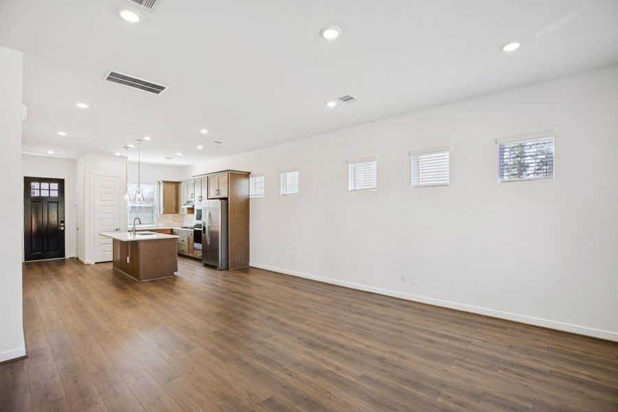 Spacious, unfurnished interior of a new home in Pinewood Trails - Luxe Series, Atascocita (Image 23).