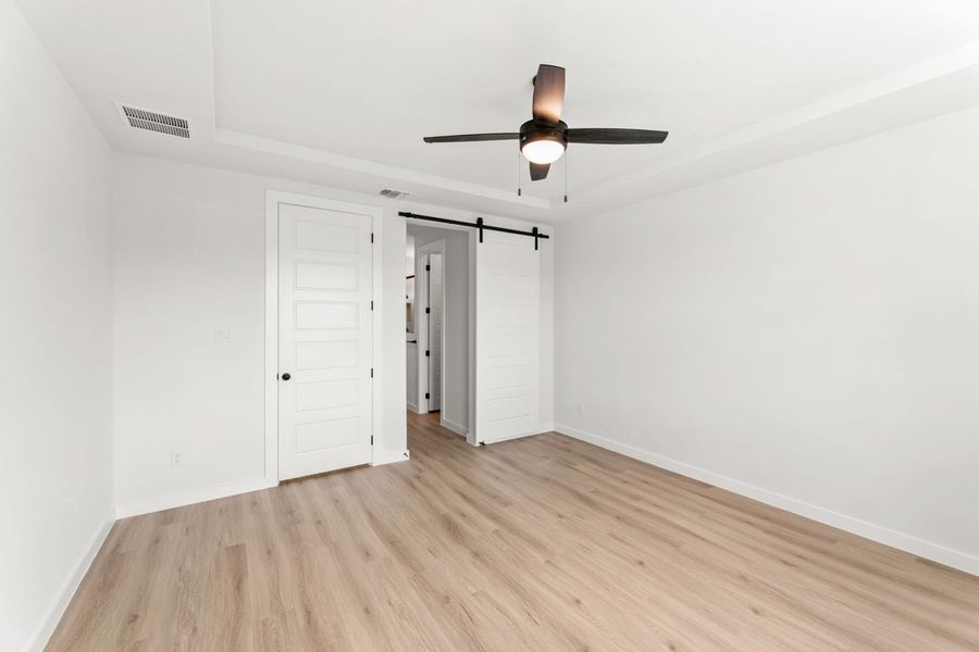 Spacious, unfurnished interior of a new home in Veranda Designer, San Antonio (Image 23).