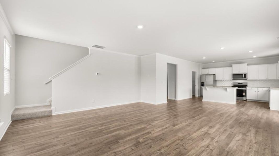 Spacious, unfurnished interior of a new home in Thompson Ridge, Dallas (Image 26).