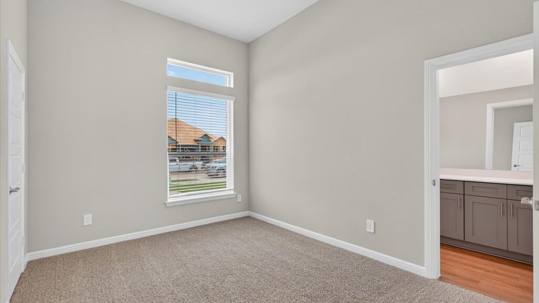 Spacious, unfurnished interior of a new home in Eden Ranch, Arlington (Image 20).