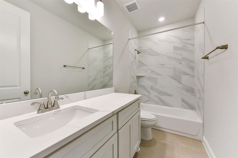 Furnished interior view inside a new home in Evergreen 50', Conroe (Image 11).