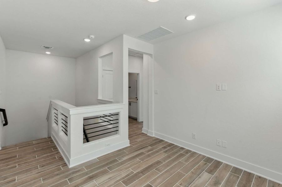 Spacious, unfurnished interior of a new home in Rose Hill, San Antonio (Image 21).