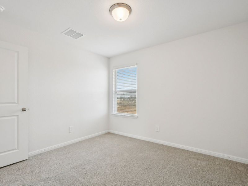 Spacious, unfurnished interior of a new home in Riverbend at Double Eagle - Reserve Collection, Cedar Creek (Image 14).