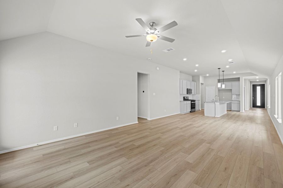 Spacious, unfurnished interior of a new home in Two Step Farm, Montgomery (Image 19).