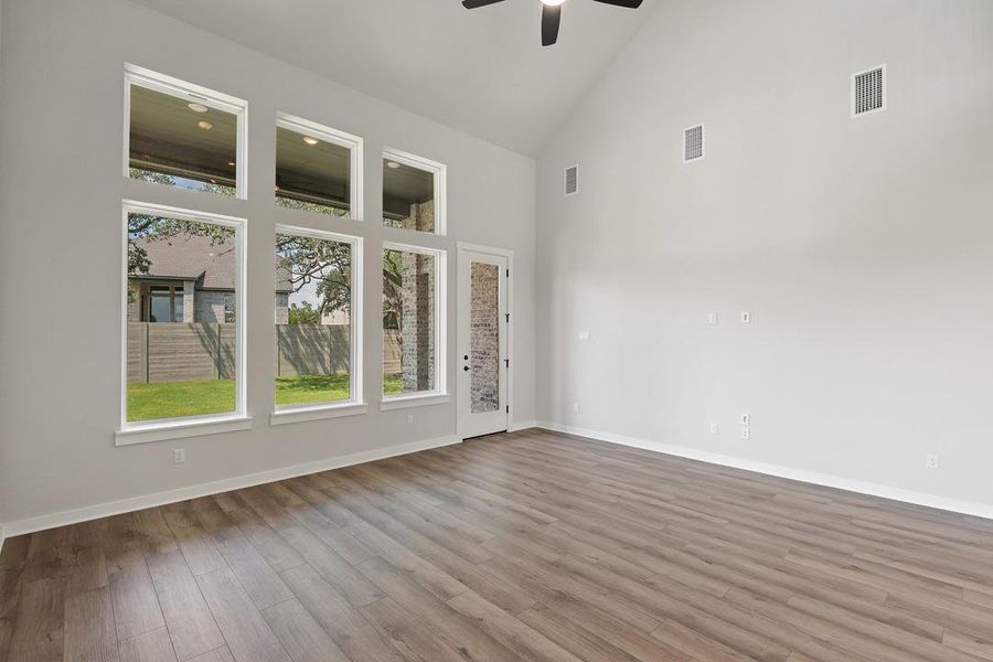 Spacious, unfurnished interior of a new home in Wolf Ranch, Georgetown (Image 20).