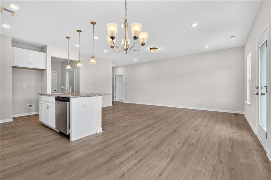 Spacious, unfurnished interior of a new home in Southbend, Rome (Image 25).