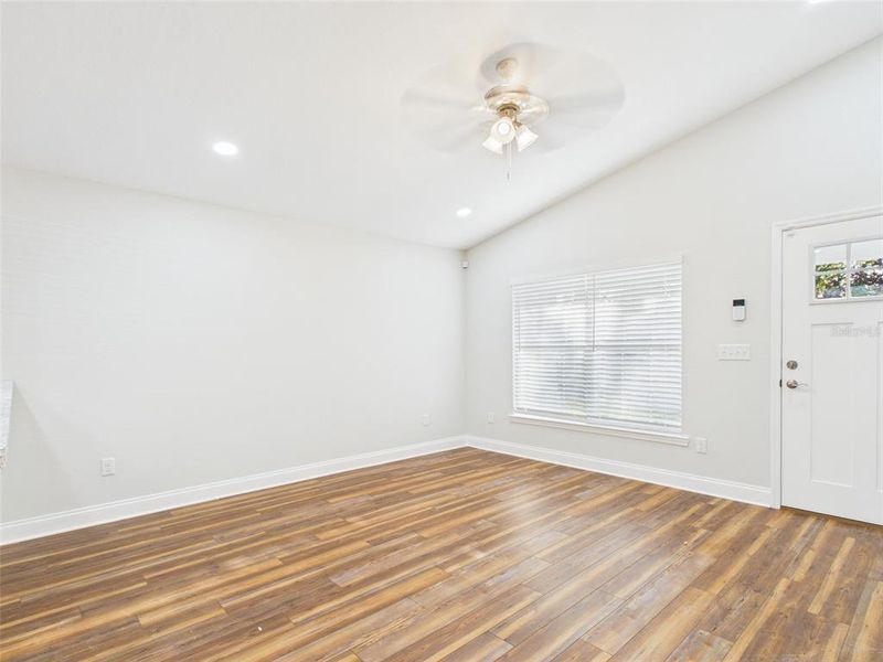 Spacious, unfurnished interior of a new home in , Lakeland (Image 14).