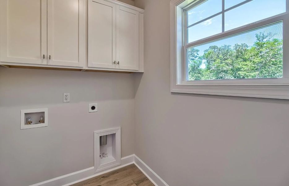Furnished interior view inside a new home in Satchel Ford, Columbia (Image 10).