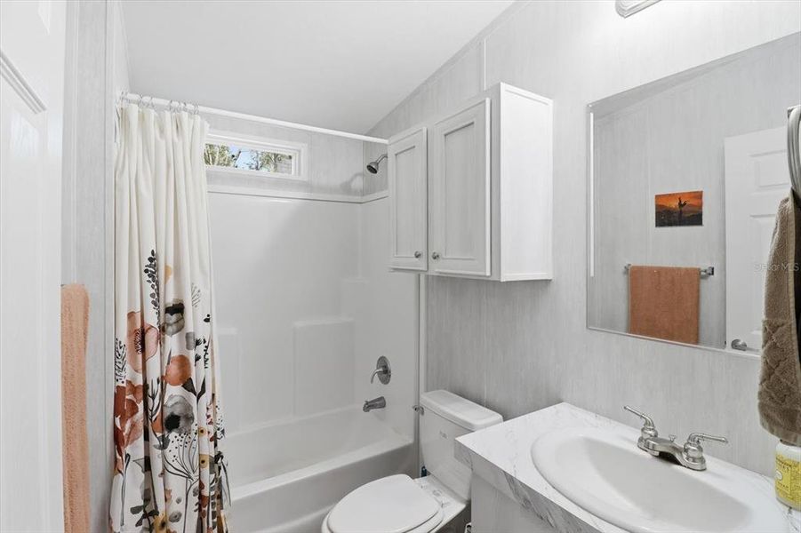 Furnished interior view inside a new home in , Dunnellon (Image 27).