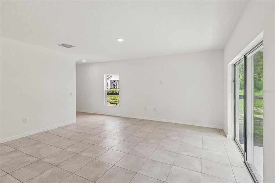 Spacious, unfurnished interior of a new home in Beresford Woods, Deland (Image 6). Spacious, unfurnished interior of a new home in Beresford Woods, Deland (Image 6).