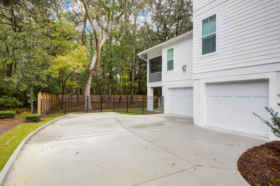 Exterior details and patio area of a home in , Charleston (Image 21).