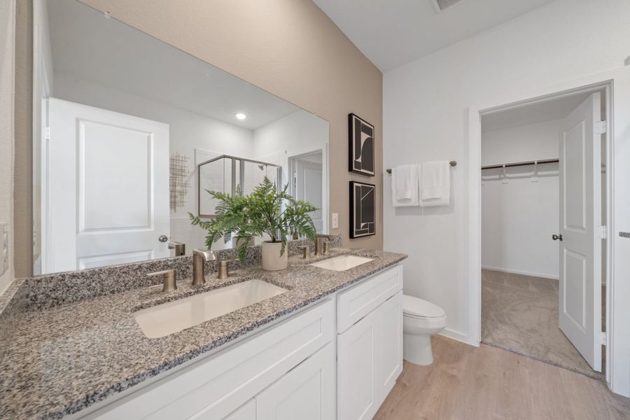 Owner's Bathroom Owner's Bathroom