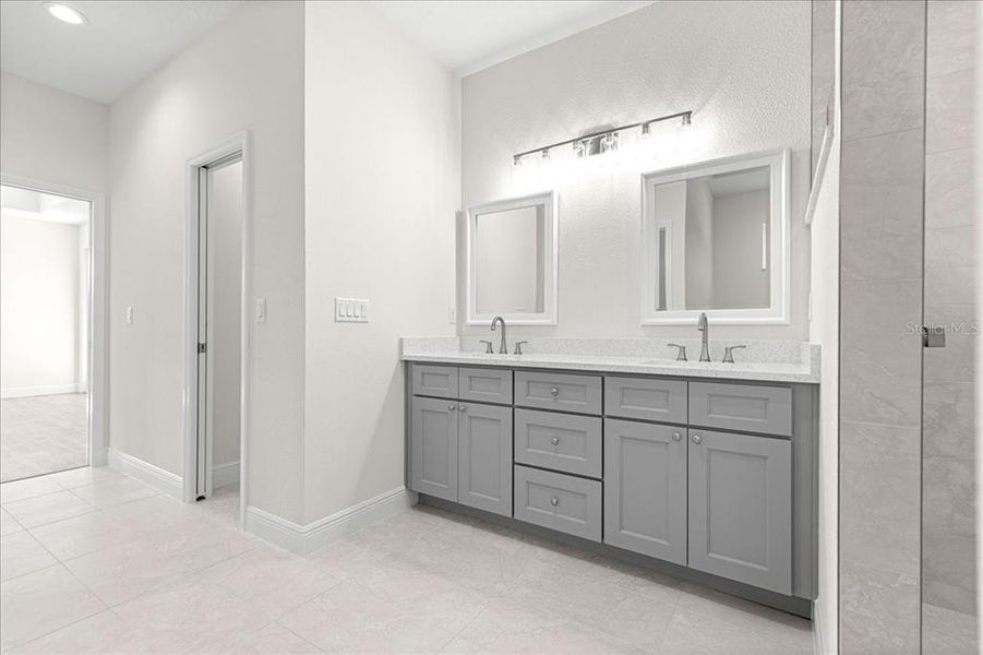 Furnished interior view inside a new home in , Dunnellon (Image 13).