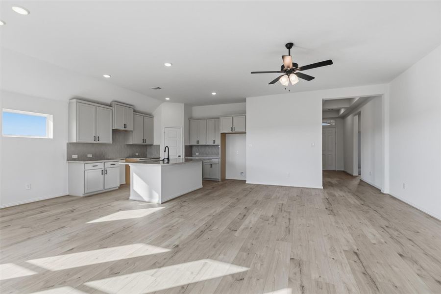 Spacious, unfurnished interior of a new home in Creekhaven, Iowa Colony (Image 26).