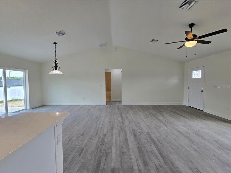 Spacious, unfurnished interior of a new home in , Ocala (Image 23).