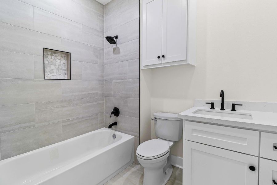 Furnished interior view inside a new home in , Onalaska (Image 9).