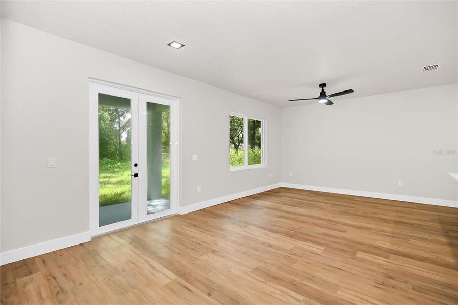 Spacious, unfurnished interior of a new home in , Dunnellon (Image 32).