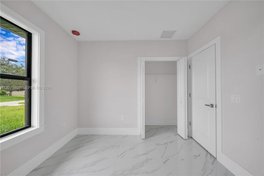 Spacious, unfurnished interior of a new home in , Lehigh Acres (Image 30).