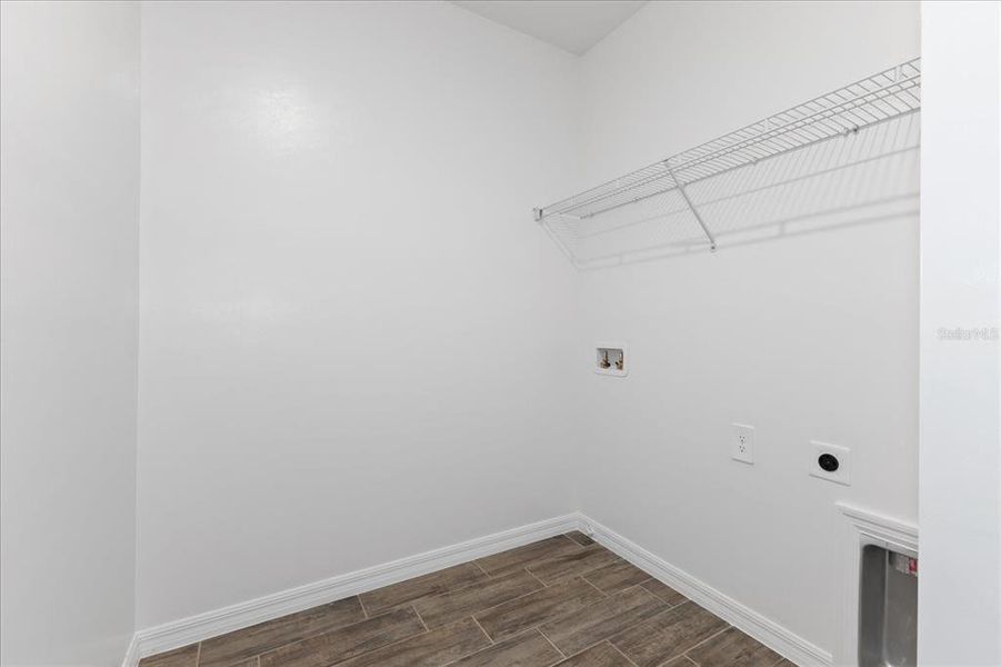 Spacious, unfurnished interior of a new home in , Orange City (Image 7).