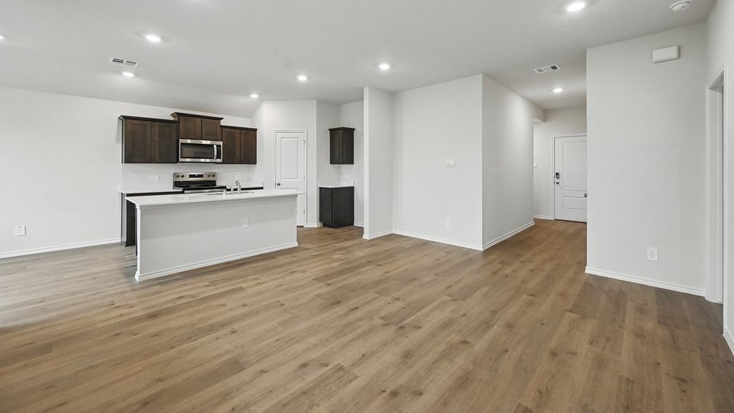 Spacious, unfurnished interior of a new home in Oak Valley Estates, Bullard (Image 24).