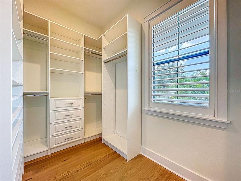 Spacious, unfurnished interior of a new home in , Tampa (Image 65).