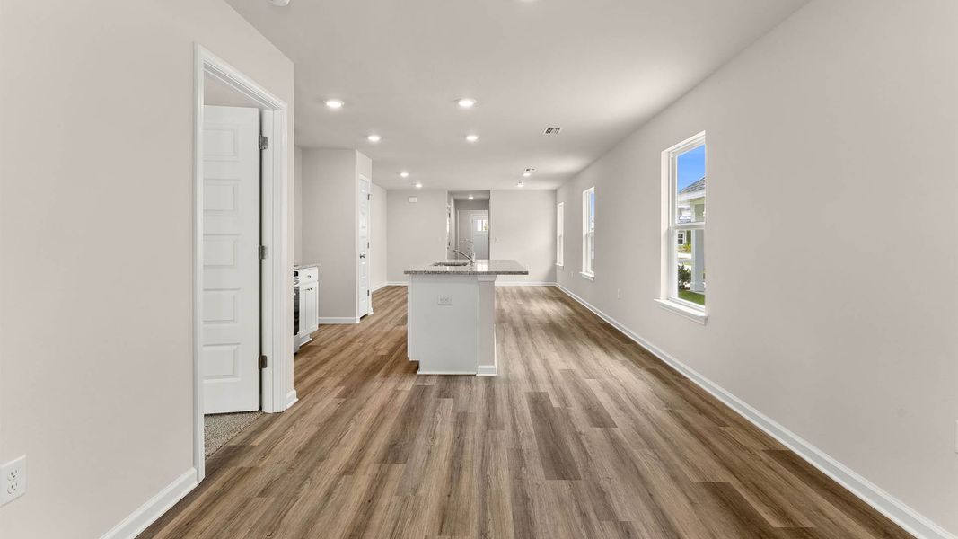 Spacious, unfurnished interior of a new home in Chateau Nemours, Port Saint Joe (Image 22).