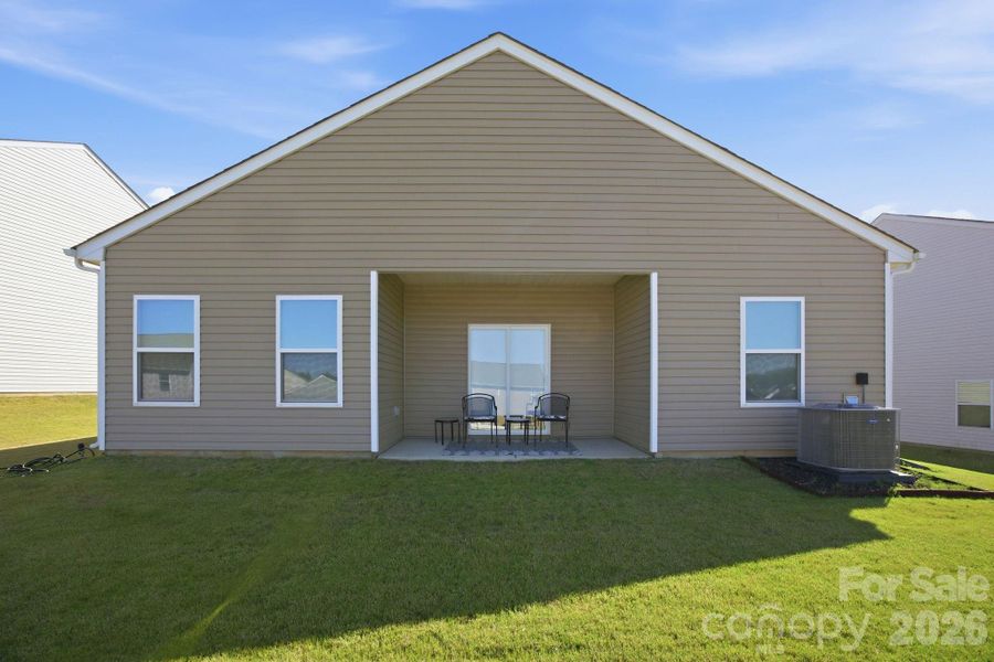 Exterior details and patio area of a home in Stagecoach Station, Gastonia (Image 3).