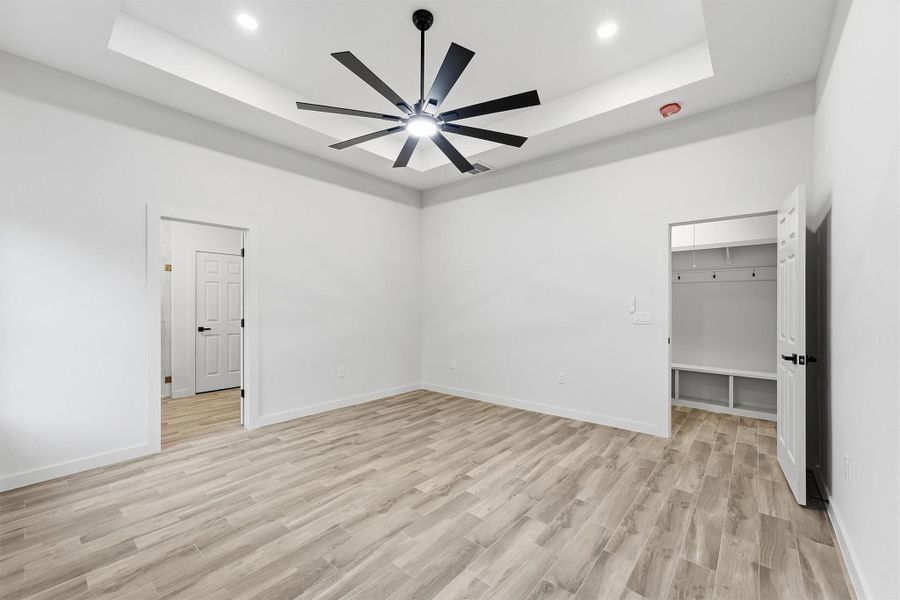 Spacious, unfurnished interior of a new home in , Conroe (Image 21).