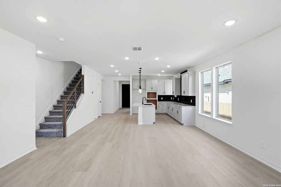 Spacious, unfurnished interior of a new home in Davis Ranch, San Antonio (Image 19).