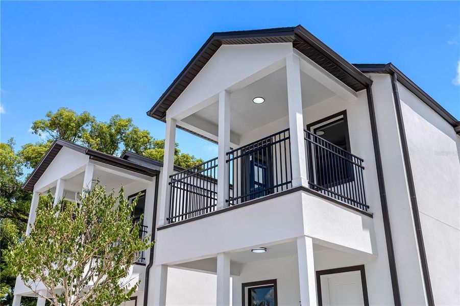 Exterior details and patio area of a home in , Tampa (Image 11).