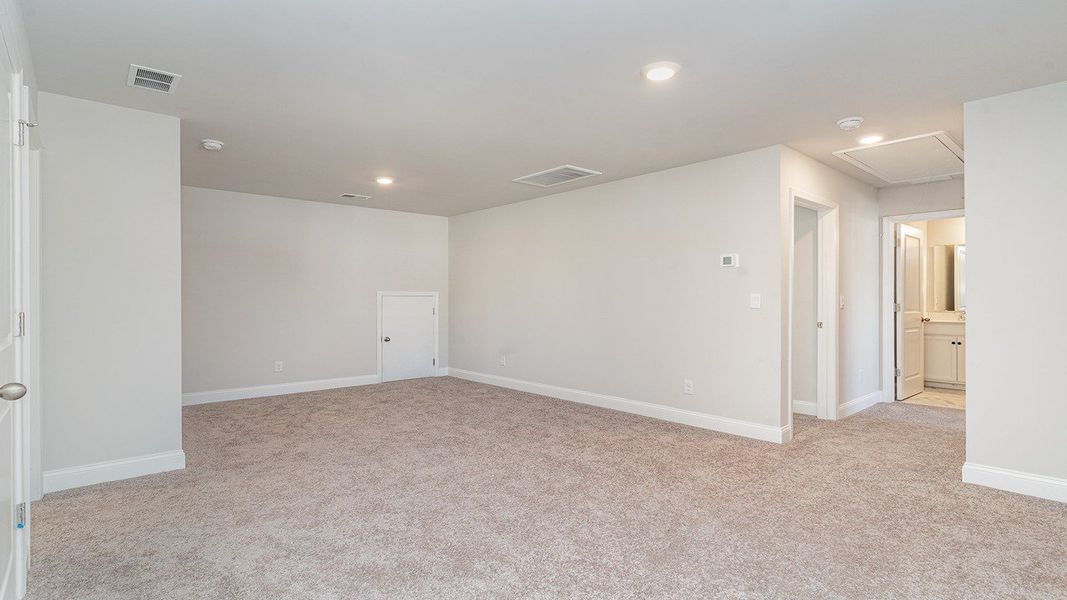 Representative unfurnished interior of a home built from the Belfort by D.R. Horton in Heron Pointe, Myrtle Beach (Image 26).