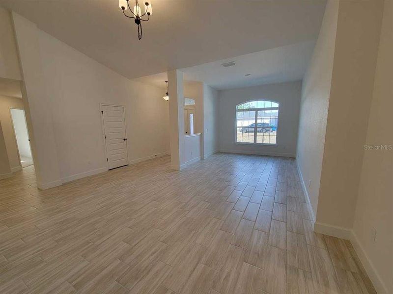 Spacious, unfurnished interior of a new home in , Ocala (Image 12).