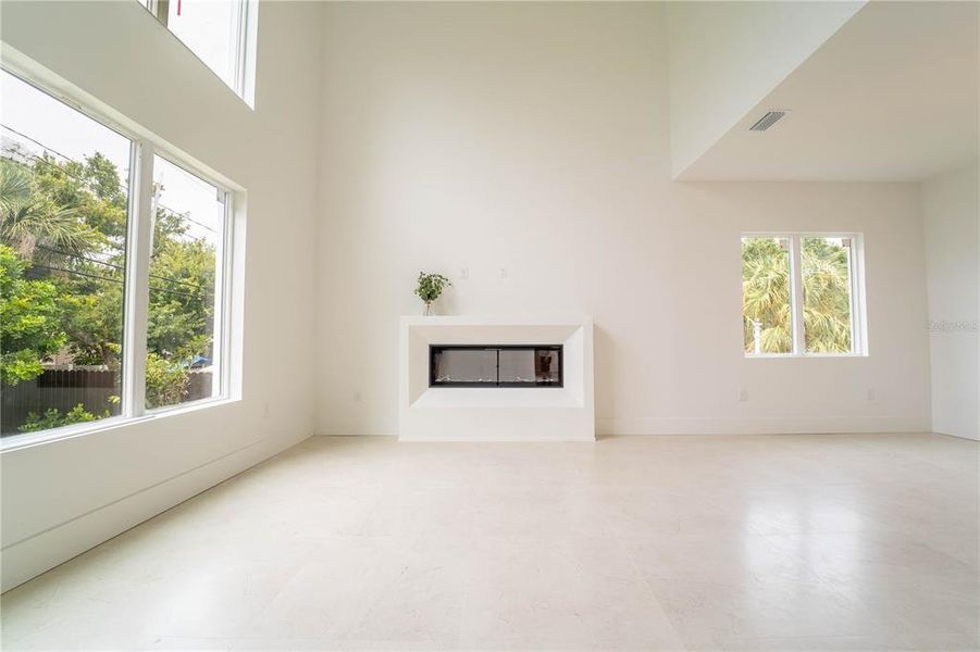 Spacious, unfurnished interior of a new home in , Tampa (Image 61).
