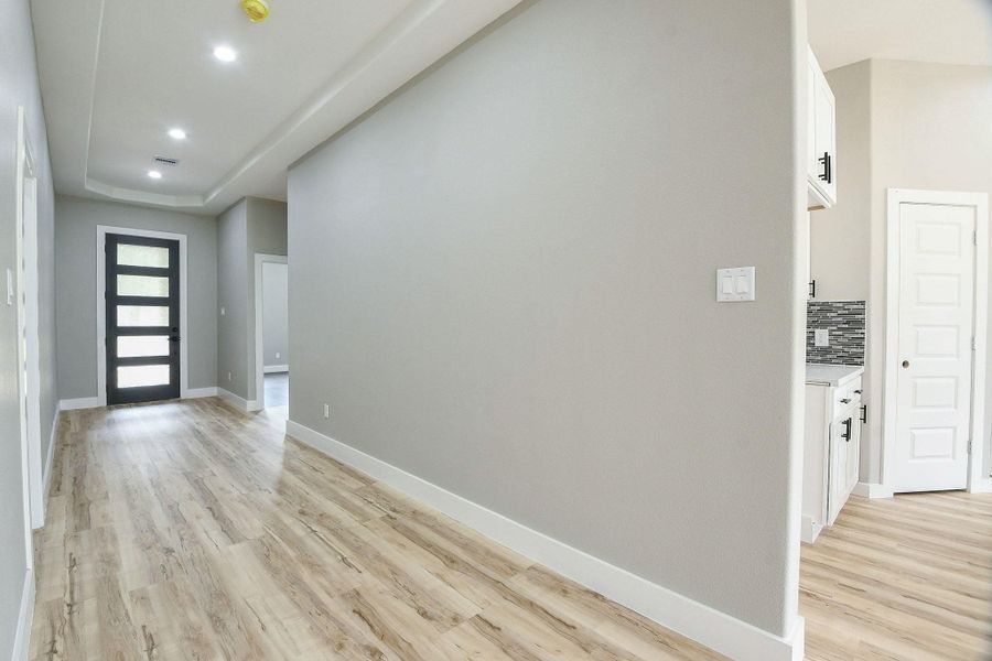 Spacious, unfurnished interior of a new home in , Livingston (Image 16).