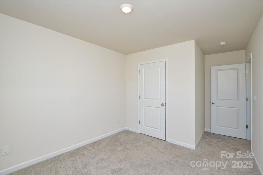 Spacious, unfurnished interior of a new home in Fergus Crossing, York (Image 31).