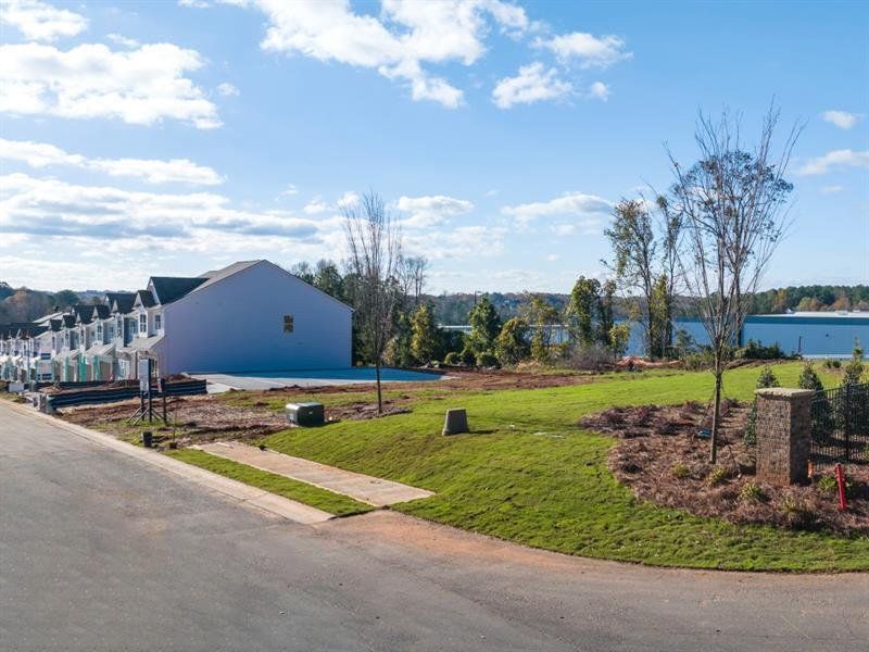 Community amenities in Waypoint, Flowery Branch (Image 34).