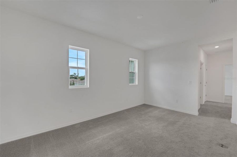Spacious, unfurnished interior of a new home in Tuscan Hills, Dade City (Image 31).