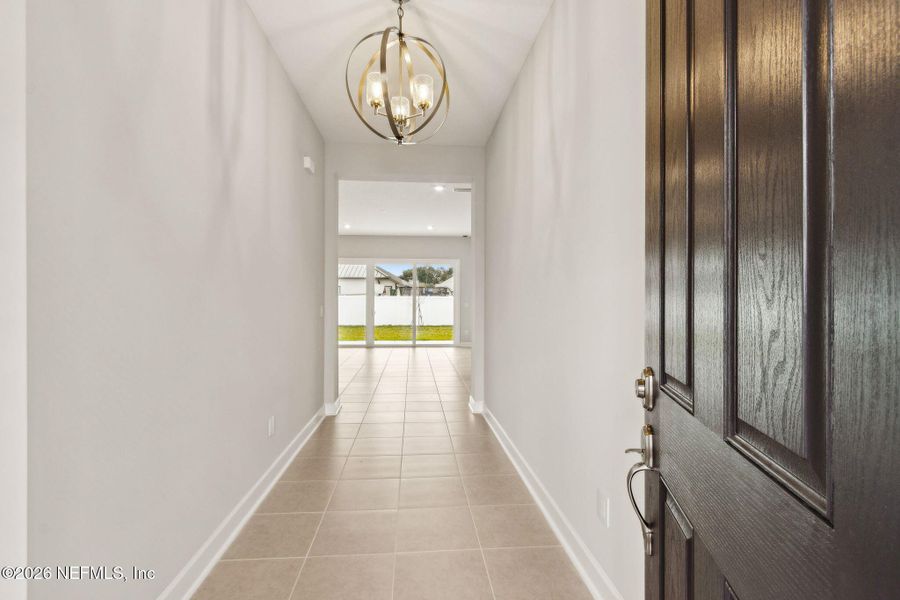 Spacious, unfurnished interior of a new home in Sandy Ridge, Yulee (Image 10).