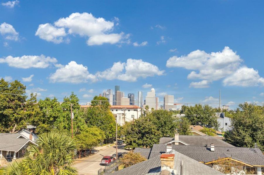 Incredible Views of Downtown Houston!