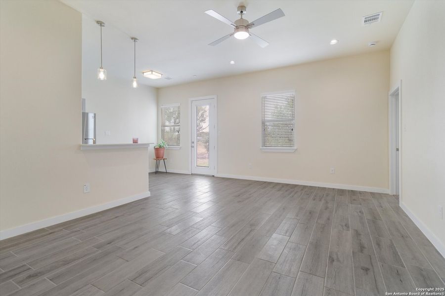 Spacious, unfurnished interior of a new home in , San Antonio (Image 27).