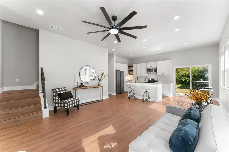 White Home Staging for visual