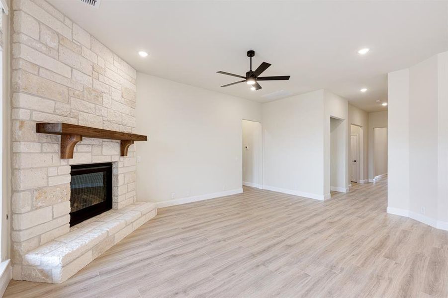 Spacious, unfurnished interior of a new home in Silo Mills, Joshua (Image 23). Spacious, unfurnished interior of a new home in Silo Mills, Joshua (Image 23).