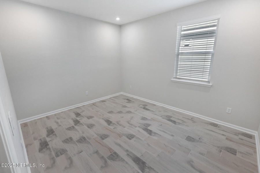 Spacious, unfurnished interior of a new home in Lakes at Bella Lago, Green Cove Springs (Image 21).