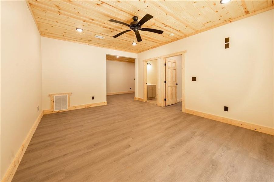 Spacious, unfurnished interior of a new home in , Ellijay (Image 14).